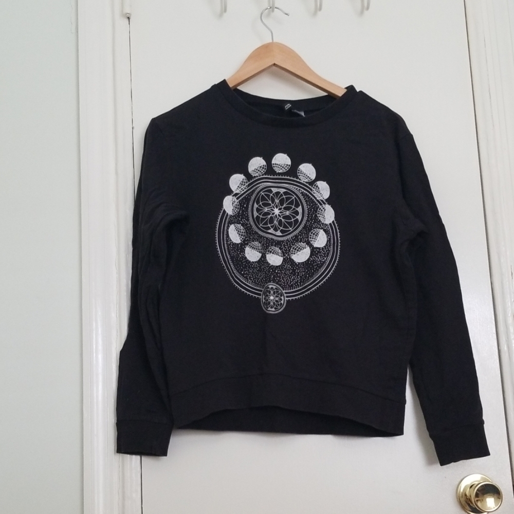 Patterned black shirt